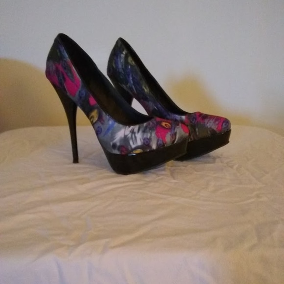 Shoes - Picture 2 of 4